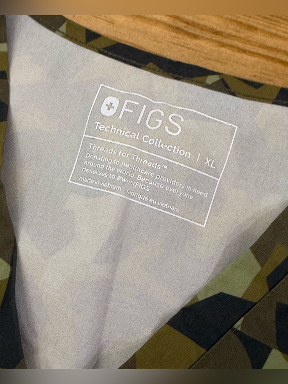 FIGS Catarina FREEx Martini Olive Green Camo Scrub Top - Picture 3 of 4